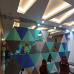 kaca interior kantor